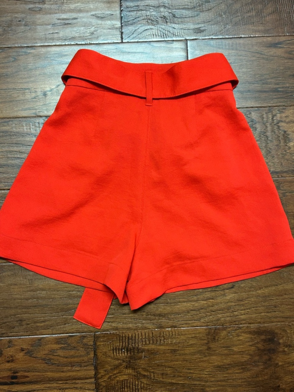 Wilfred Aritzia Red High-Waisted Paperbag Belted Shorts Size 00 - Picture 2 of 6